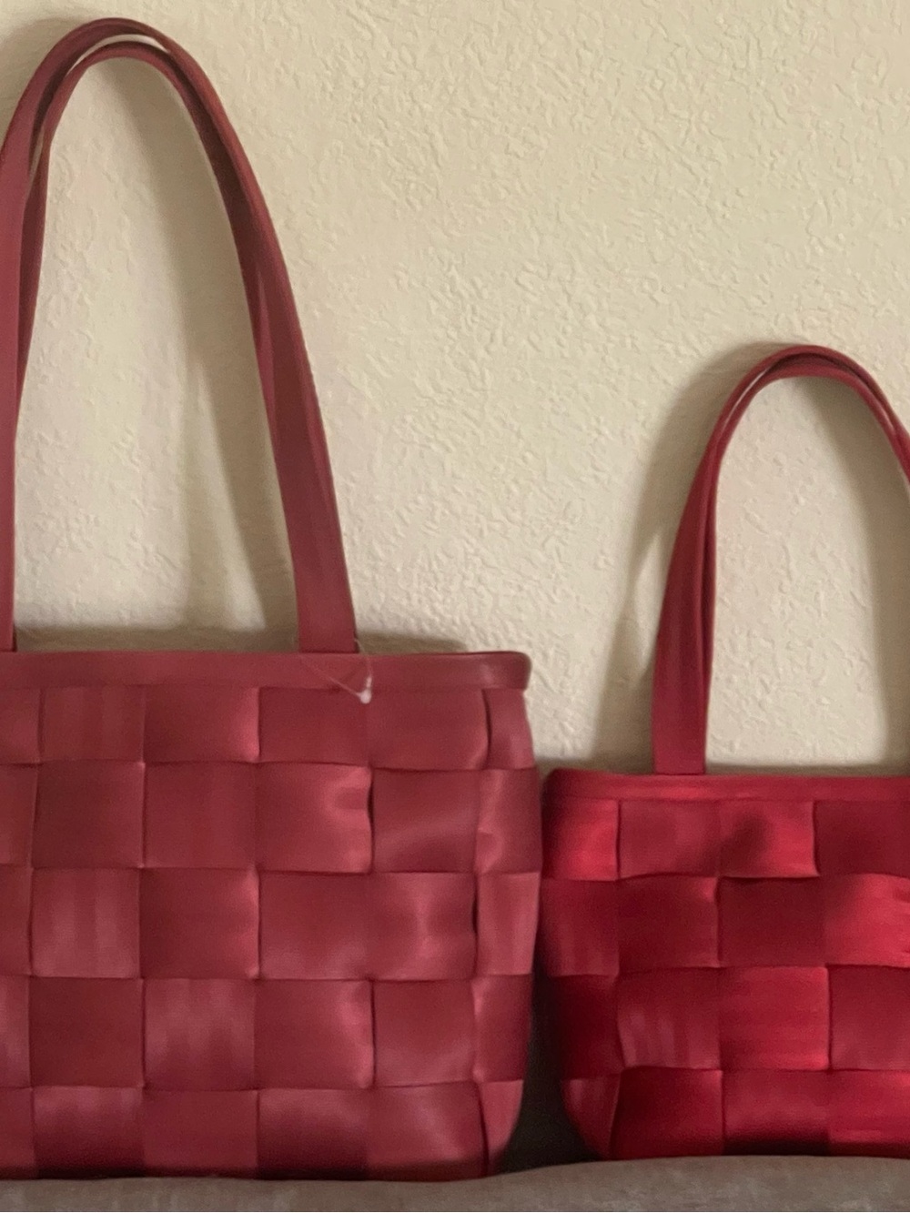 Harvey’s Original Seatbelt Bags Burgundy Red Tote & Mini Purse 
Red